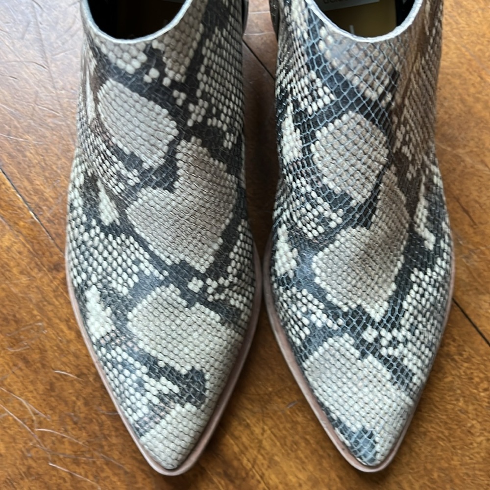 DOLCE VITA Snakeskin Print Booties - Sz 8.5 - Picture 3 of 9